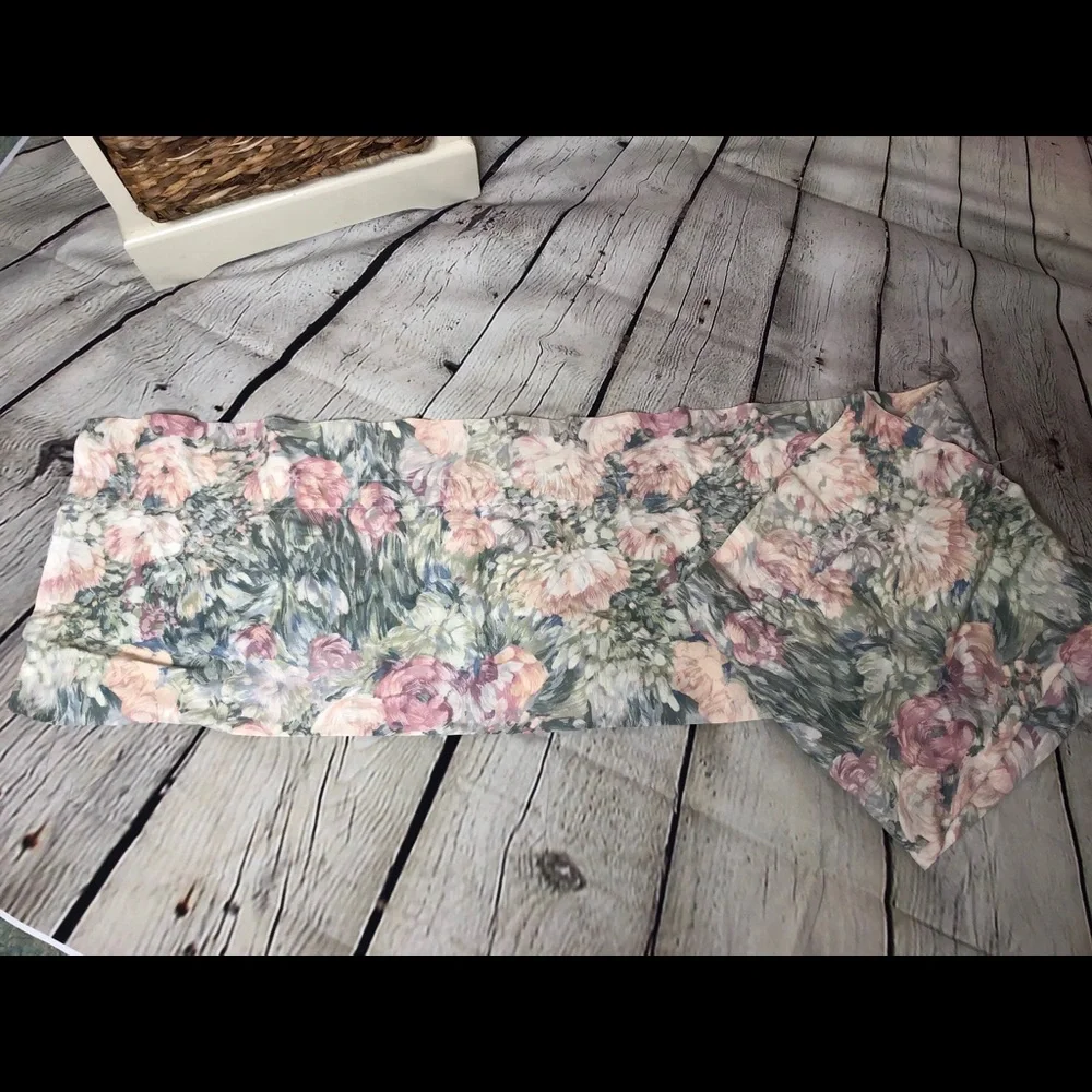 One Floral Window Valance